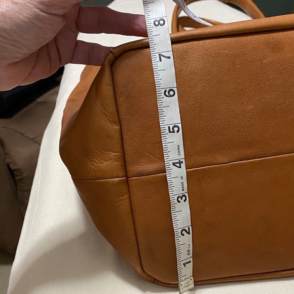 HOBO Classic Brown Large Leather Shoulder Tote. - Picture 13 of 16